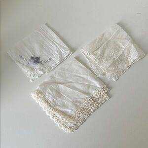 Elegant vintage White Lace Handkerchiefs